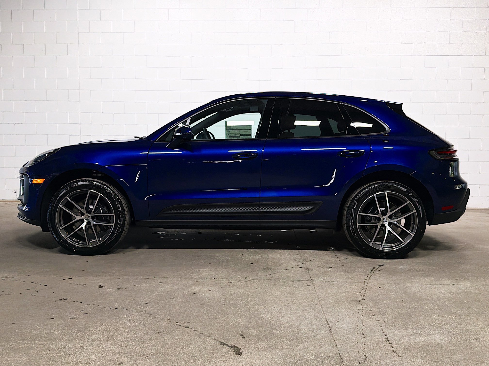 2026 Porsche Macan T photo 2