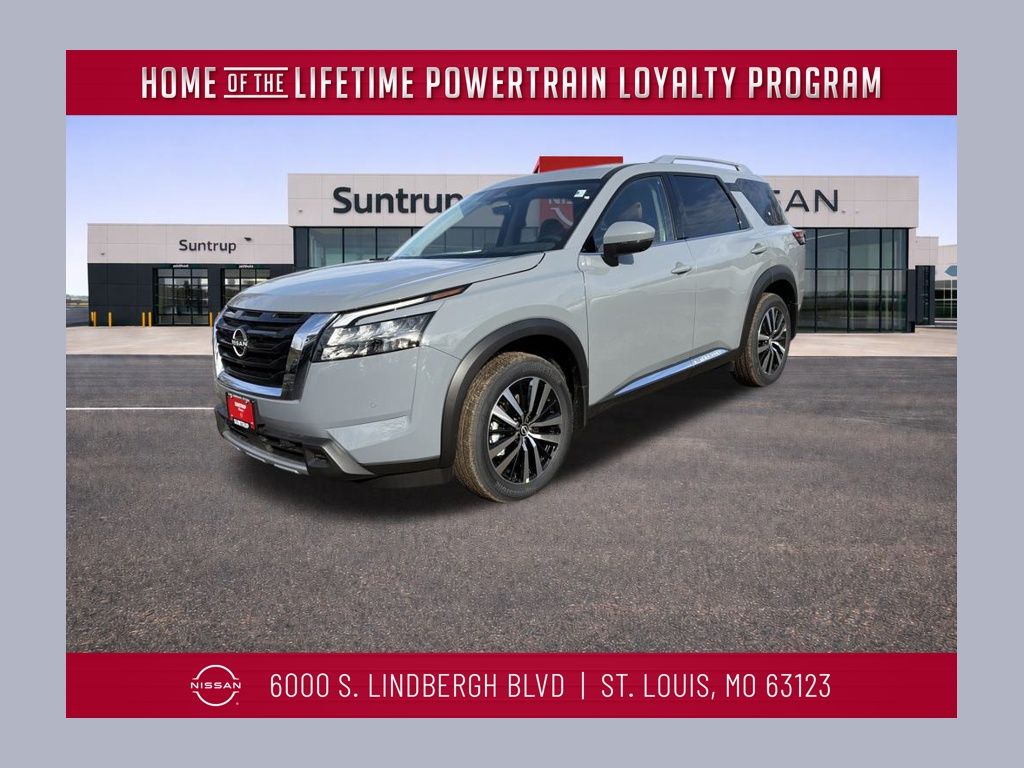 2025 Nissan Pathfinder Platinum's photo