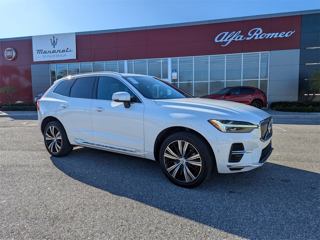 2022 Volvo XC60 Recharge Hybrid Inscription photo 2