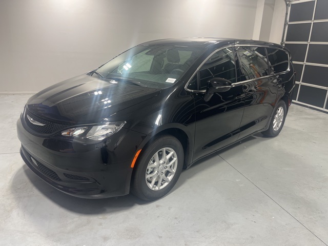 2025 Chrysler Voyager LX photo 3