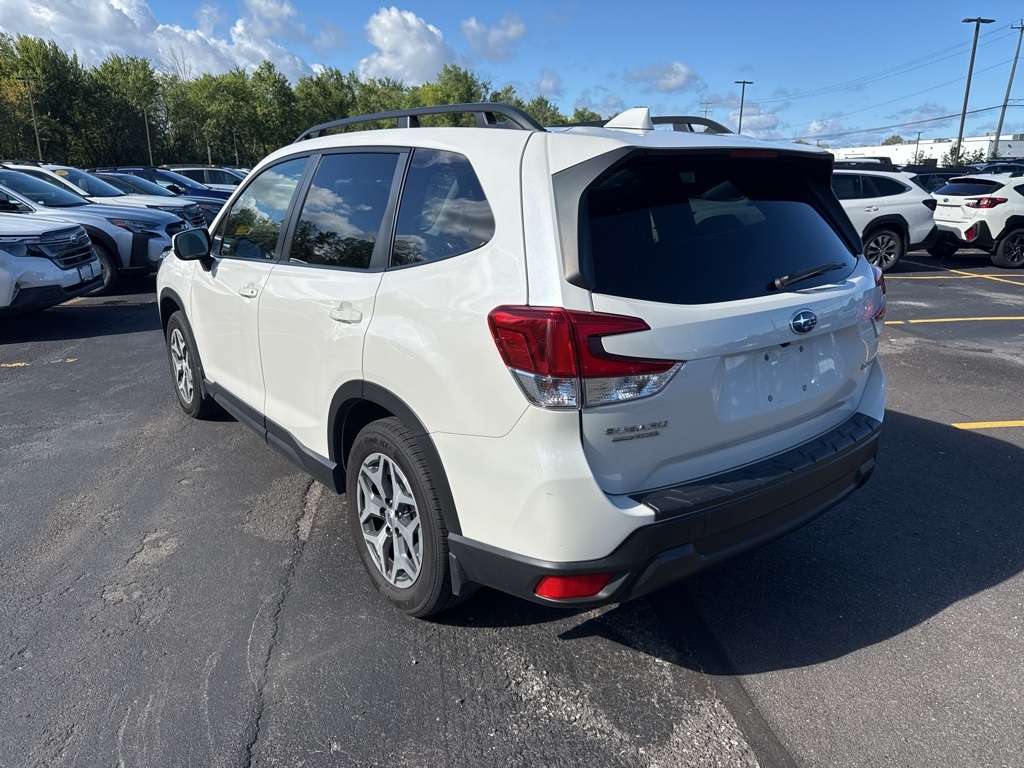 2022 Subaru Forester Premium photo 6