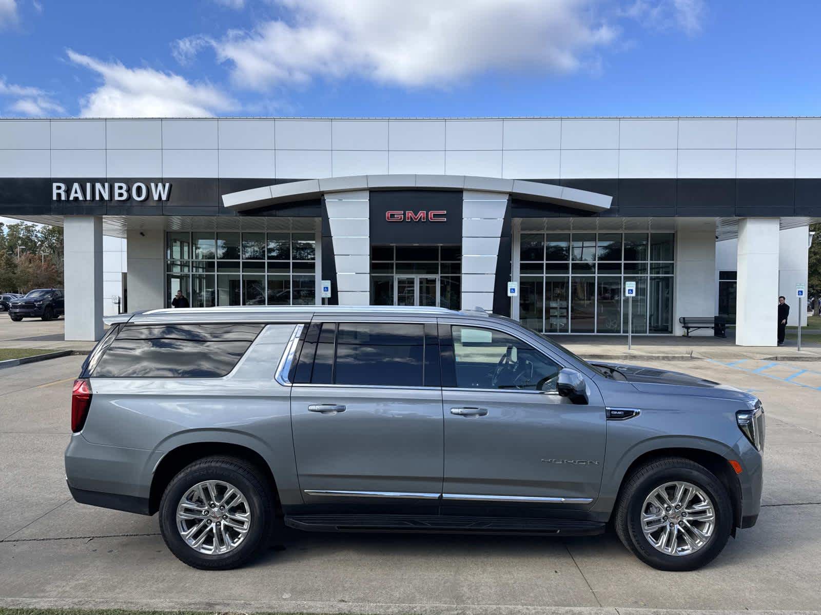 2023 GMC Yukon XL SLT's photo