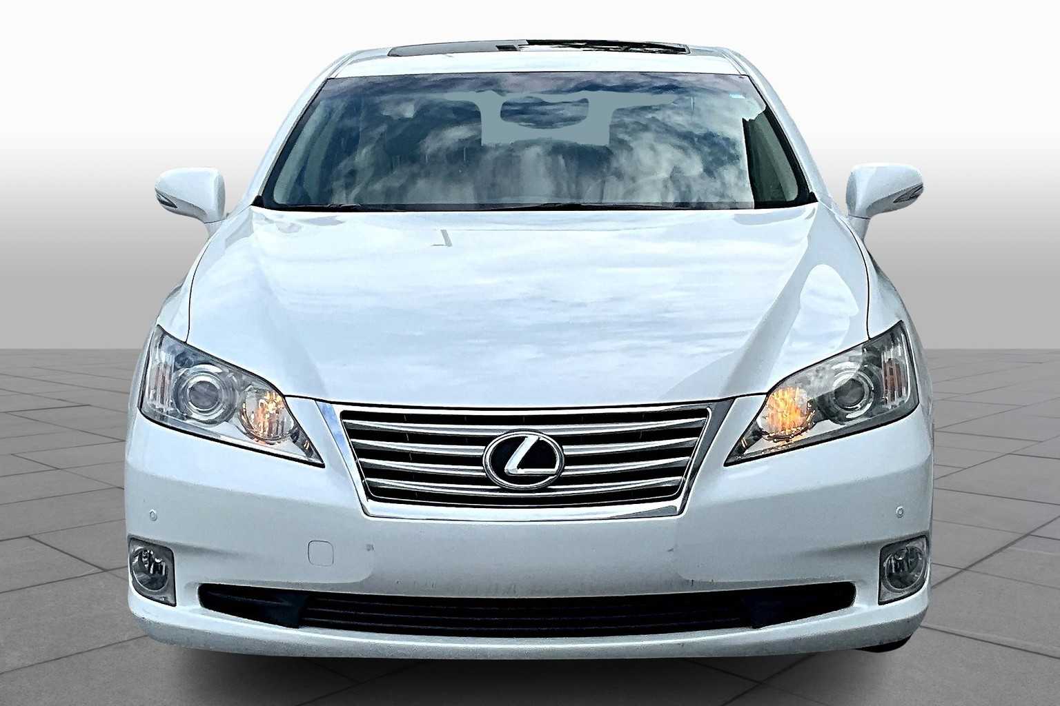 2011 Lexus ES 350 photo 3