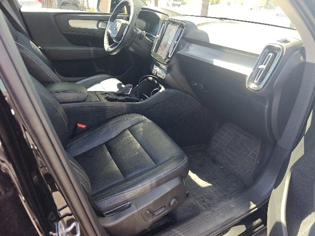 2021 Volvo XC40 Momentum photo 13