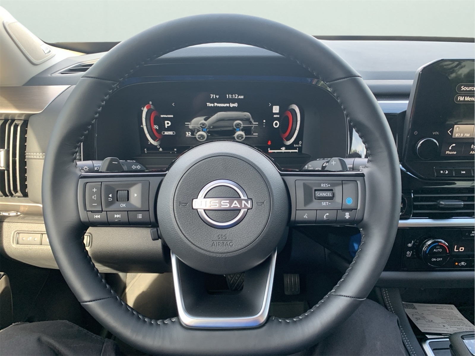 2025 Nissan Pathfinder Platinum photo 14
