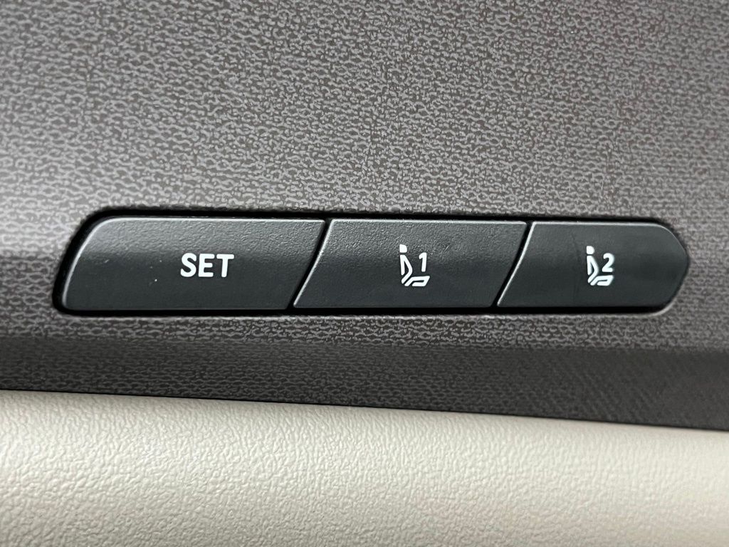 2025 Kia Carnival EX photo 8