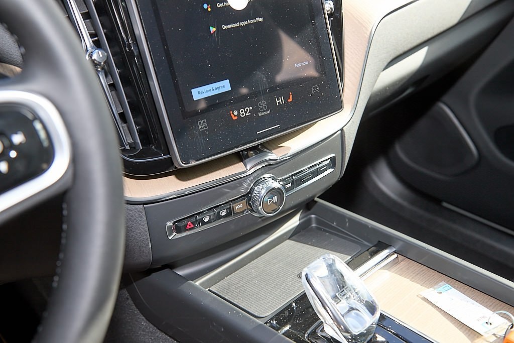 2026 VOLVO XC60 - Image 15