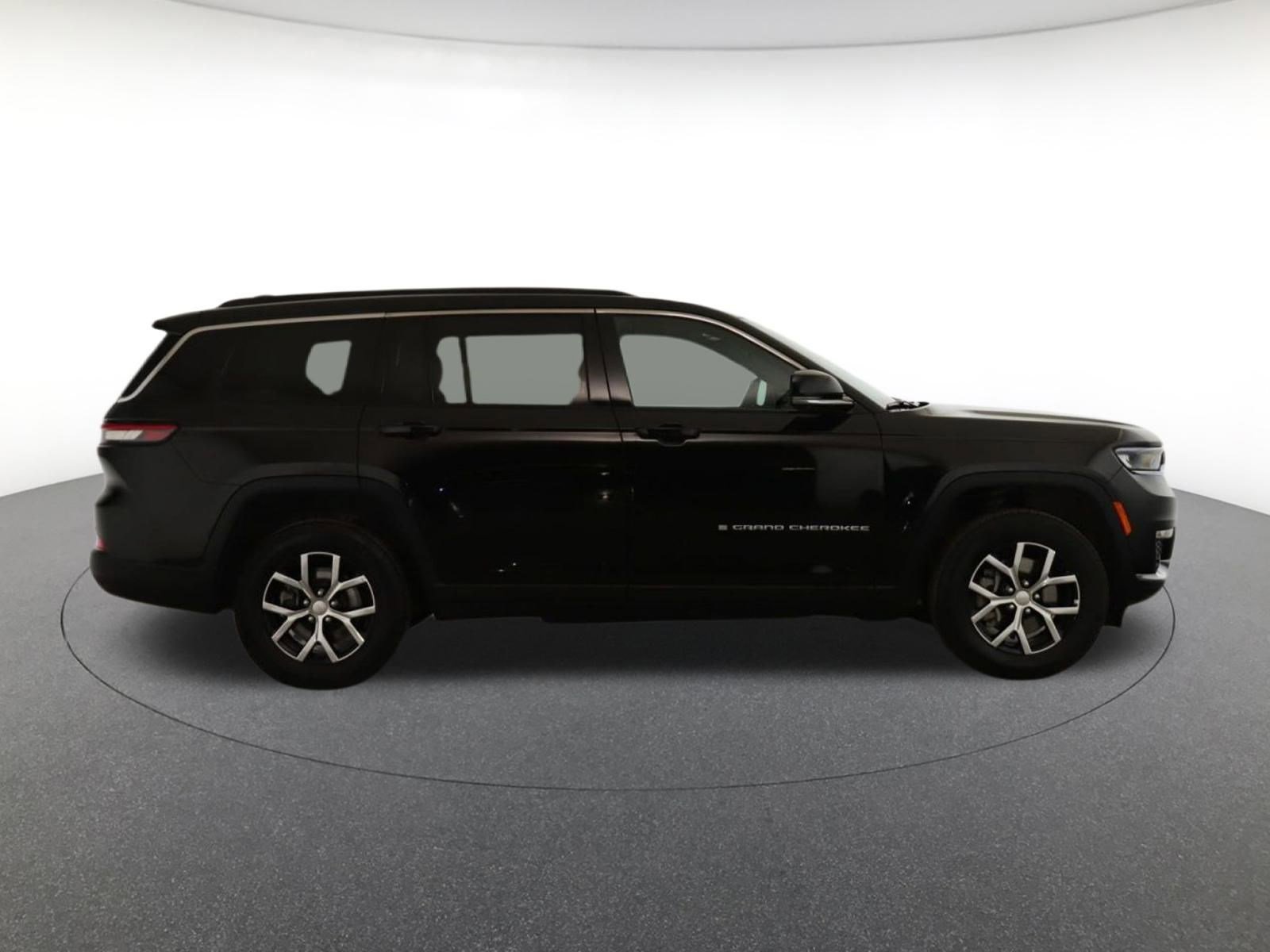 2024 Jeep Grand Cherokee Limited photo 3
