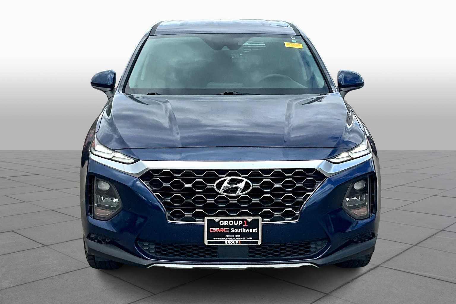 2019 Hyundai Santa Fe SE photo 3
