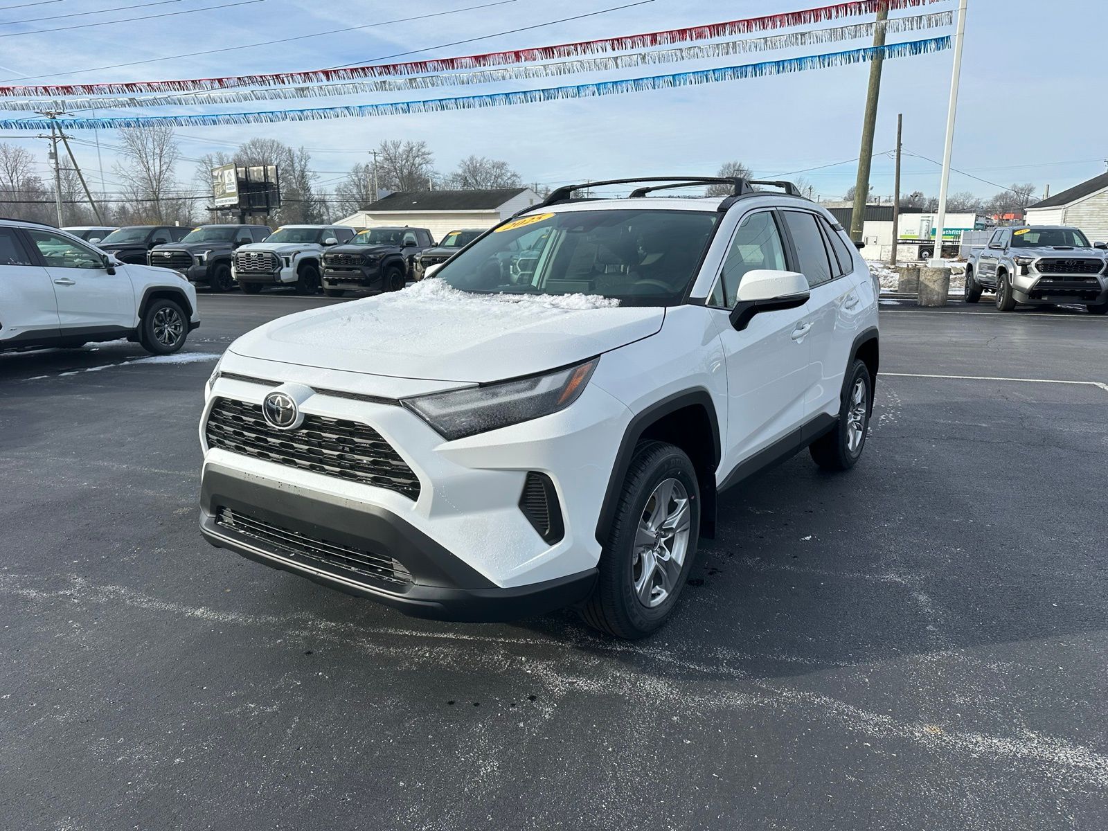 2025 Toyota RAV4 XLE's photo