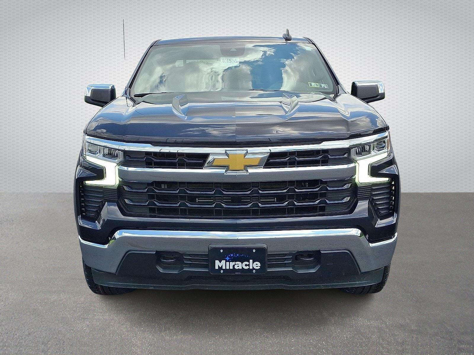 2023 Chevrolet Silverado 1500 LT photo 2