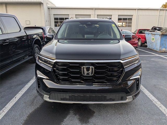 2023 Honda Pilot Touring photo 2