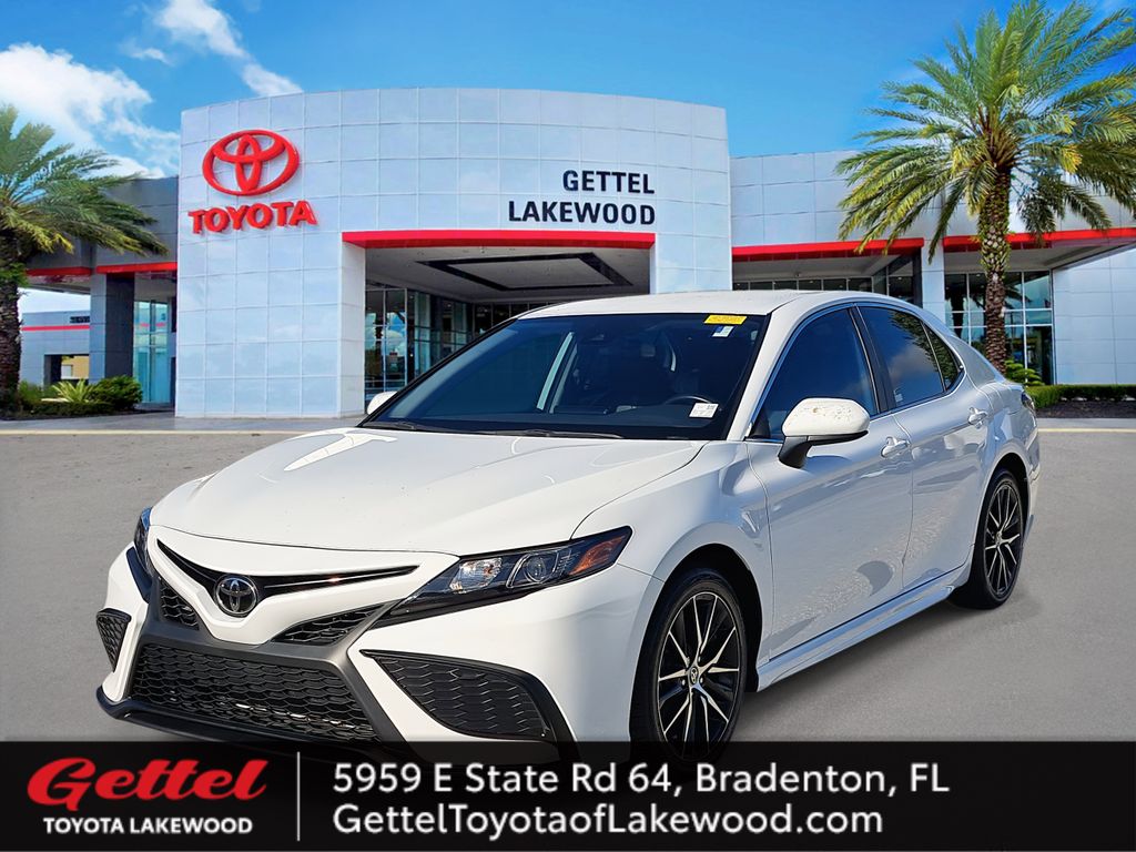 2021 Toyota Camry SE's photo