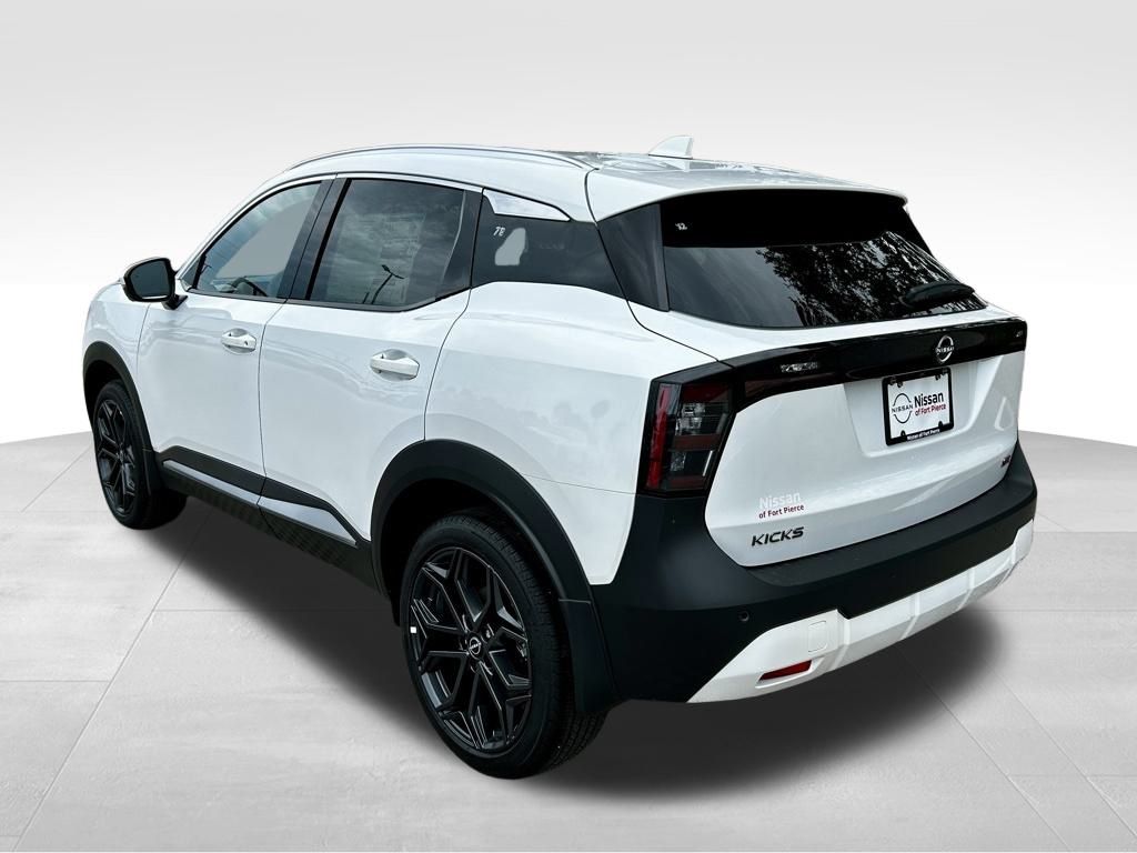 2025 Nissan Kicks SR photo 4