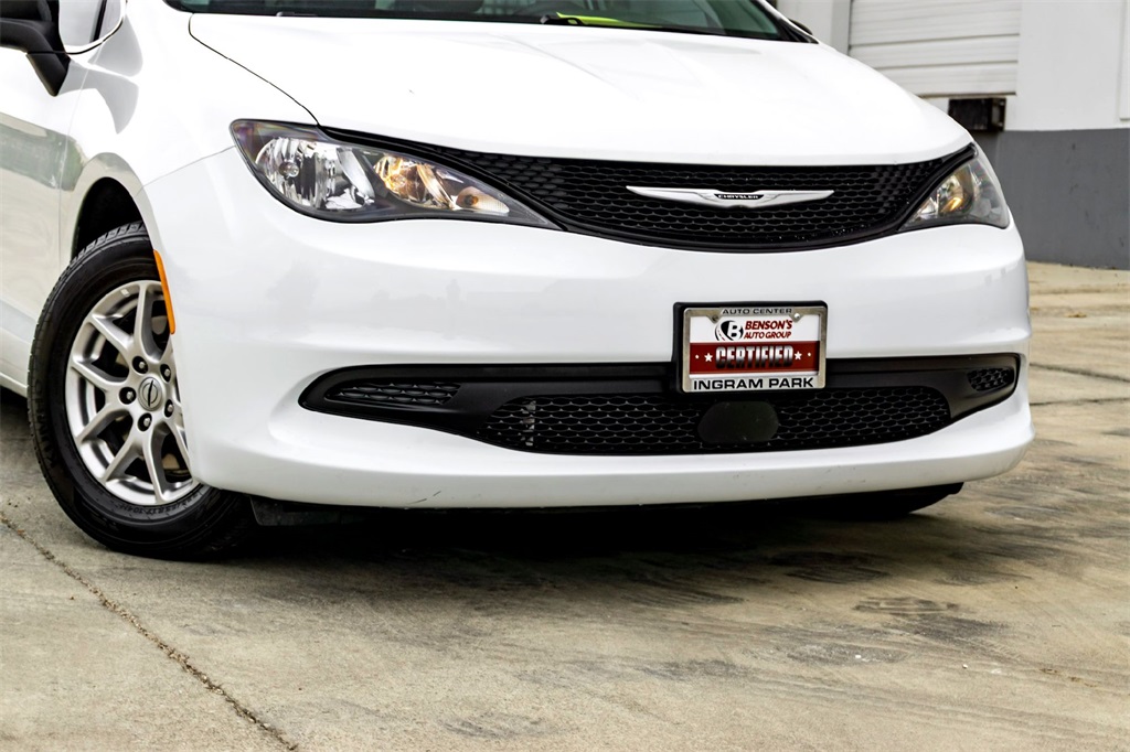 2024 Chrysler Voyager LX photo 3