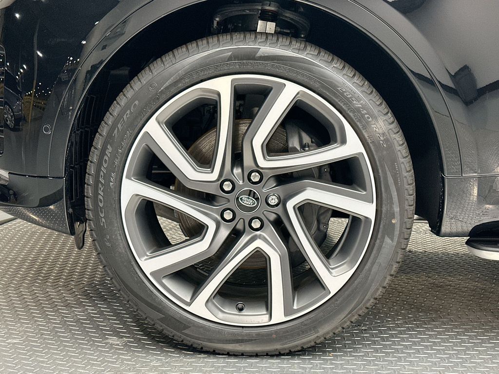 2025 Land Rover Discovery SE photo 3