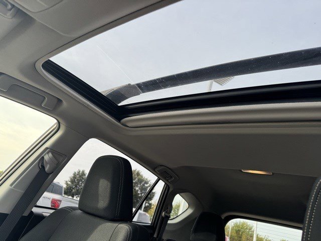 2015 Toyota RAV4 XLE photo 17