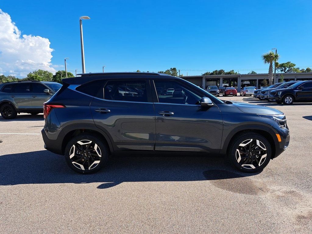2026 Kia Seltos SX photo 4