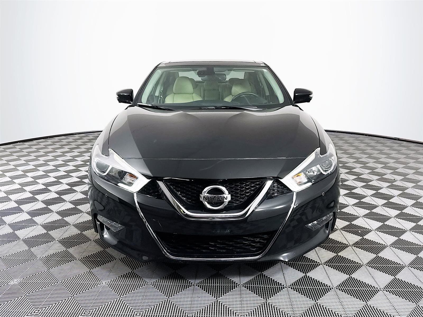 2018 Nissan Maxima Platinum photo 2