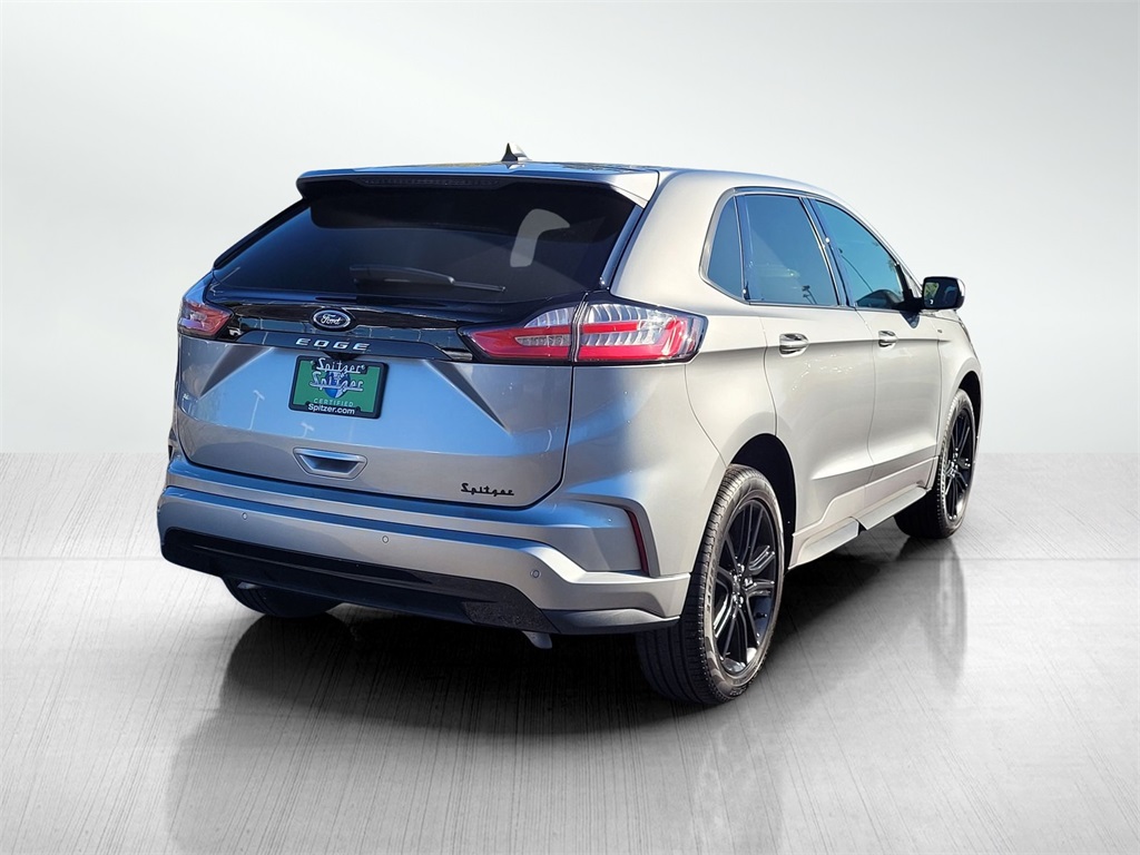 2024 Ford Edge ST photo 2