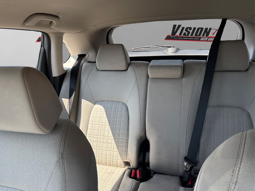 2025 Honda HR-V LX photo 16