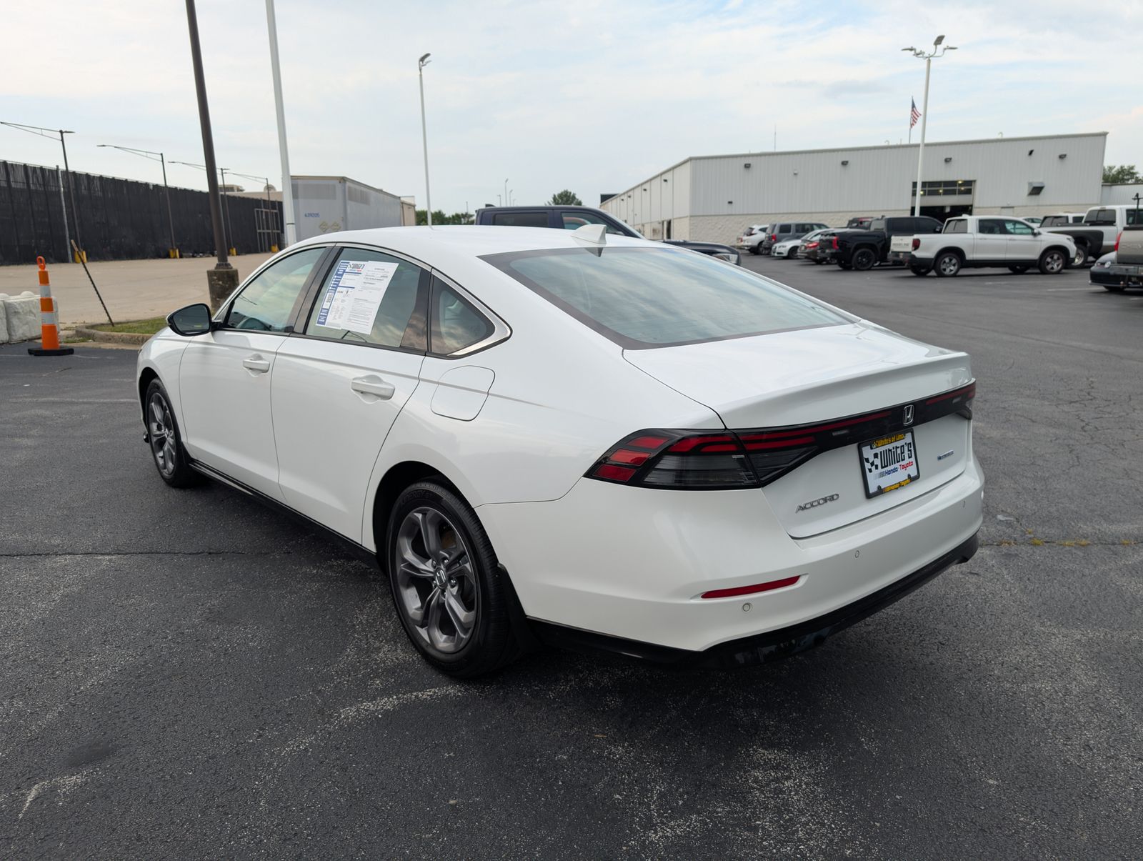 2023 Honda Accord Hybrid EX-L photo 4