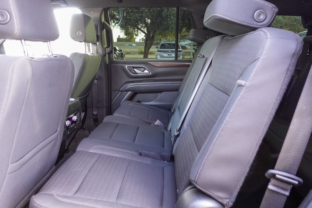 2022 Gmc Yukon SLE photo 25