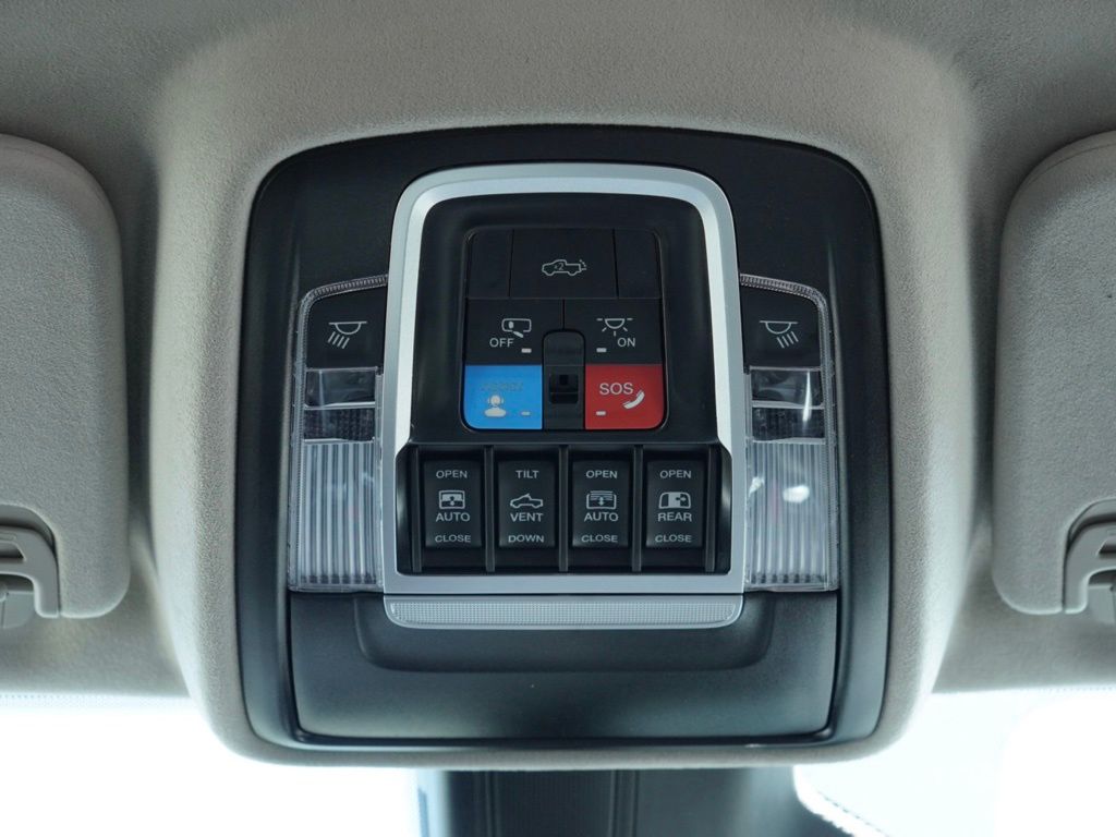 New 2026 Diamond Black Crystal Pearl-Coat Exterior Paint RAM Tungsten image 29