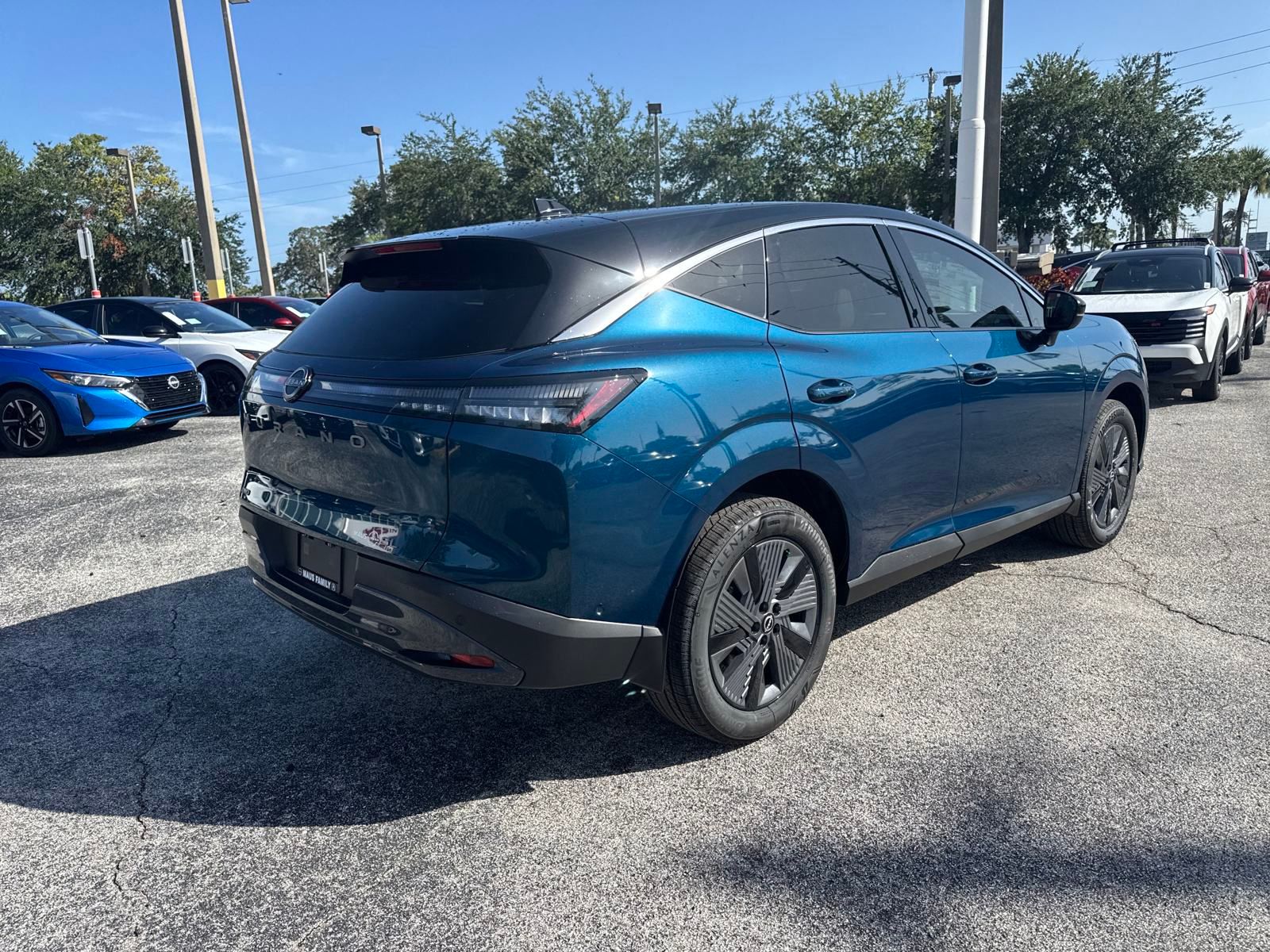 2025 Nissan Murano SL photo 5