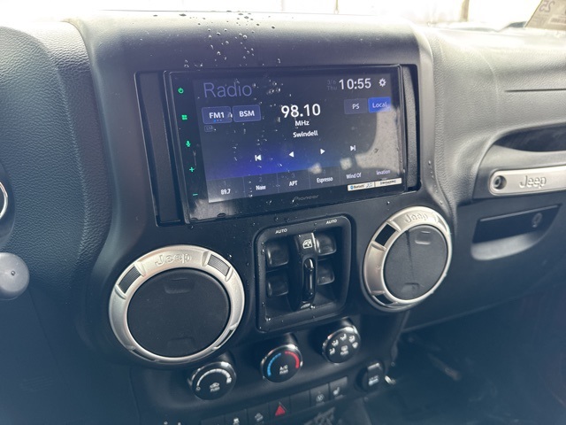 2014 Jeep Wrangler Unlimited Rubicon photo 16