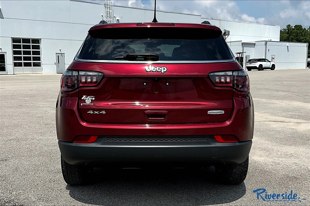 2022 Jeep Compass Latitude photo 3