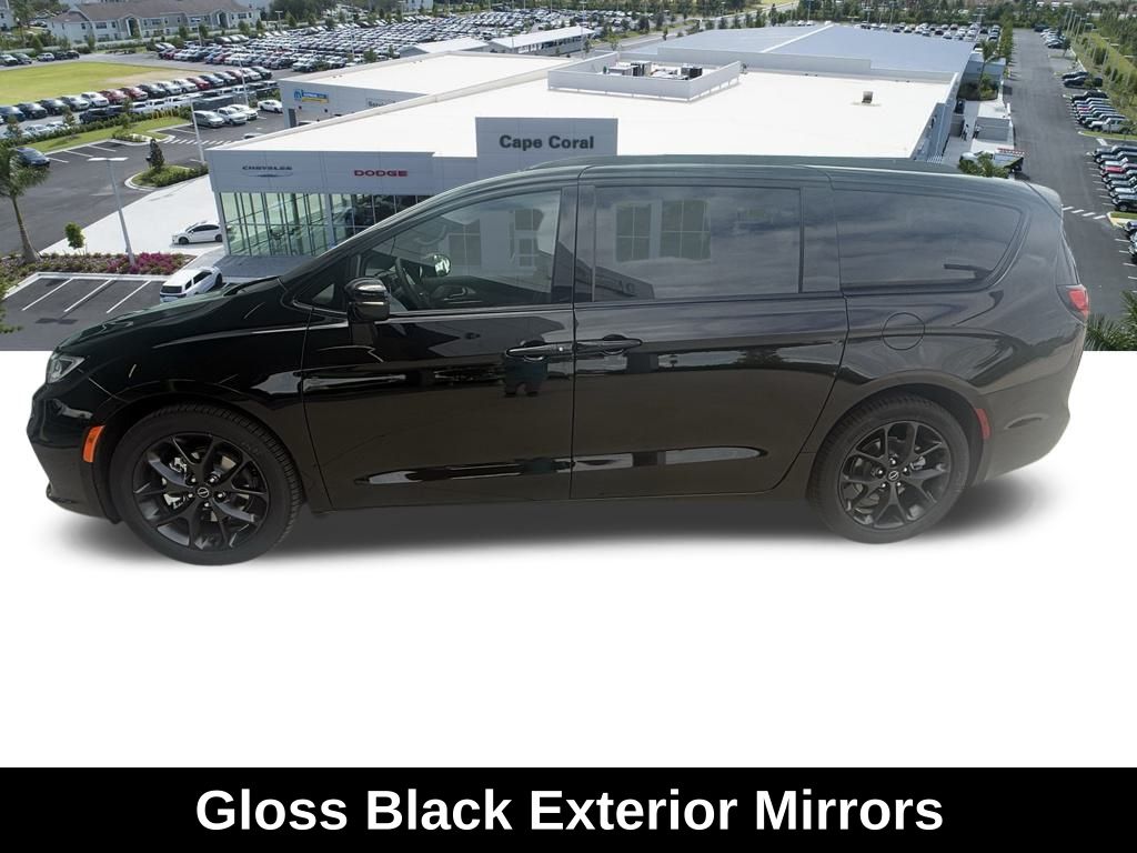 2026 Chrysler Pacifica Limited photo 7
