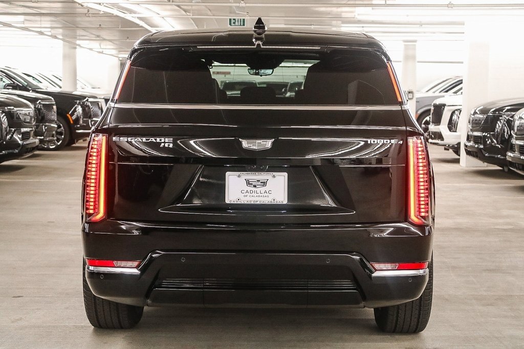 2026 Cadillac Escalade IQ Luxury photo 2