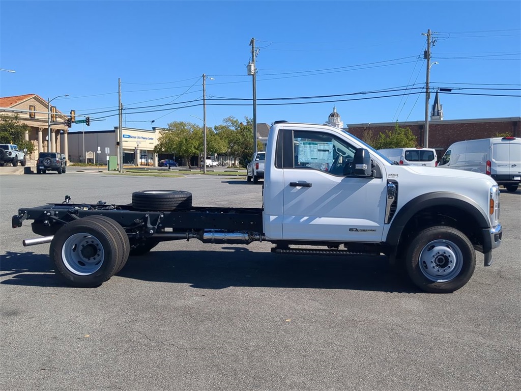 2024 Ford F-600 photo 3