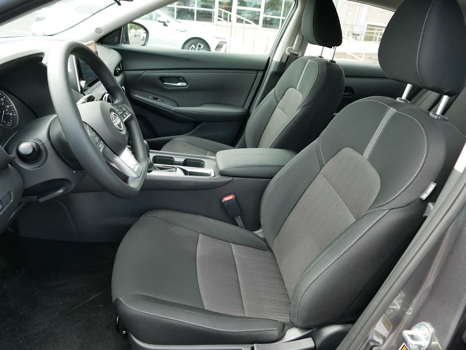 2025 Nissan Sentra SV photo 10