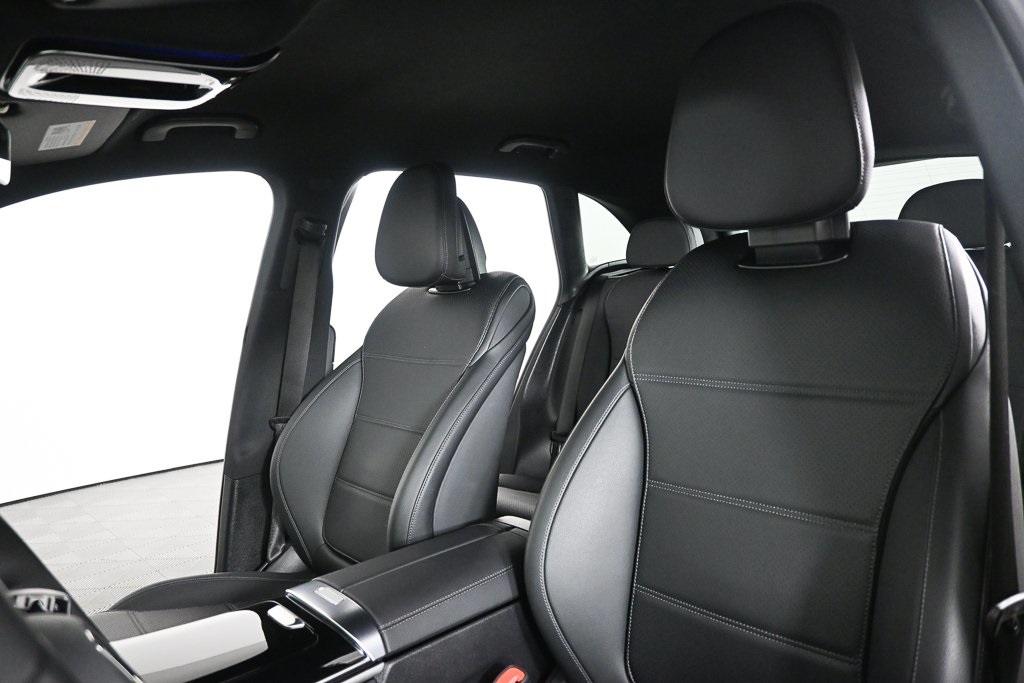 2025 Mercedes Benz GLC 300 photo 5