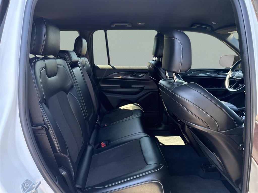 2023 Jeep Grand Cherokee Altitude photo 19