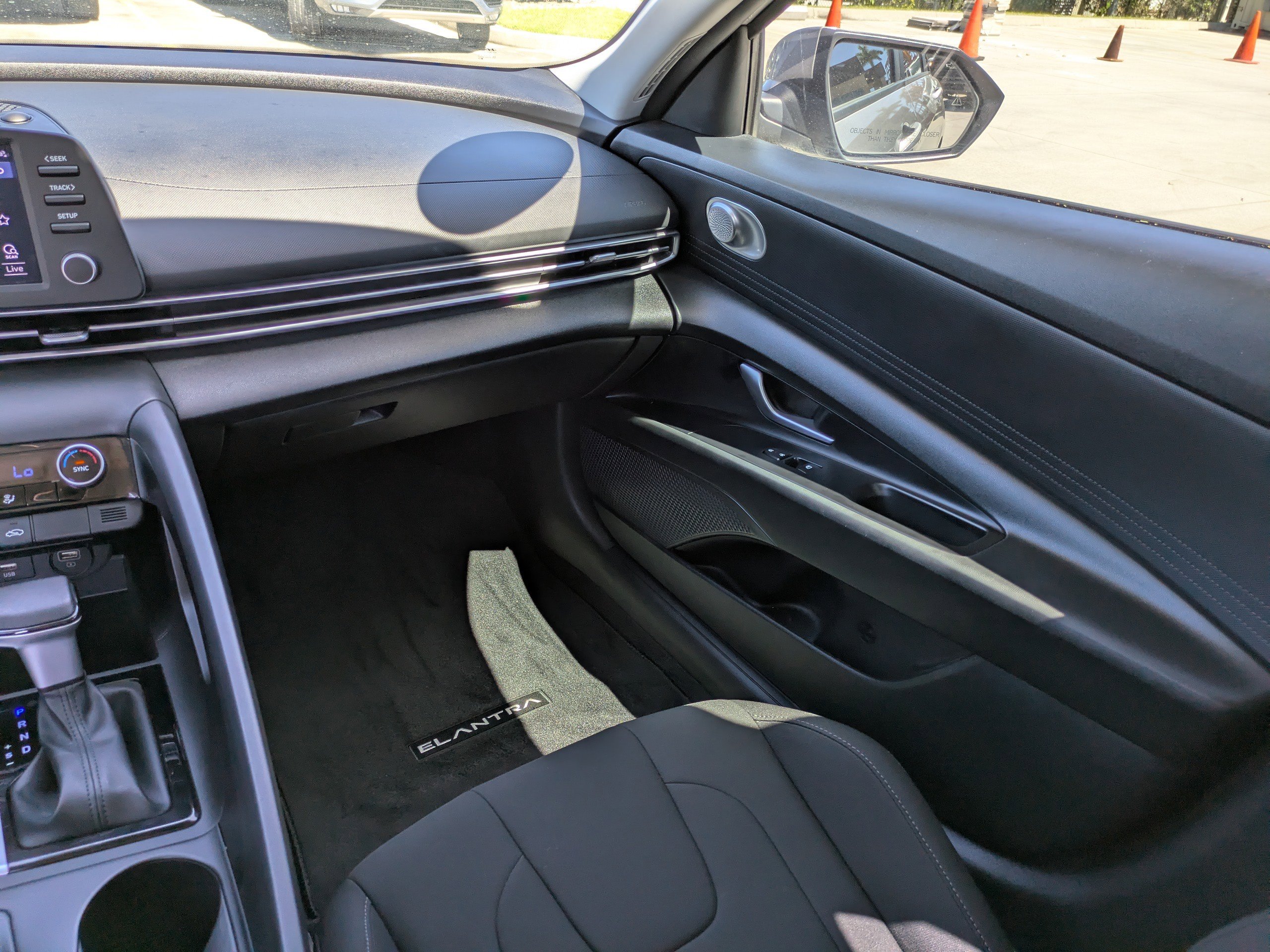 2023 Hyundai Elantra SEL photo 12
