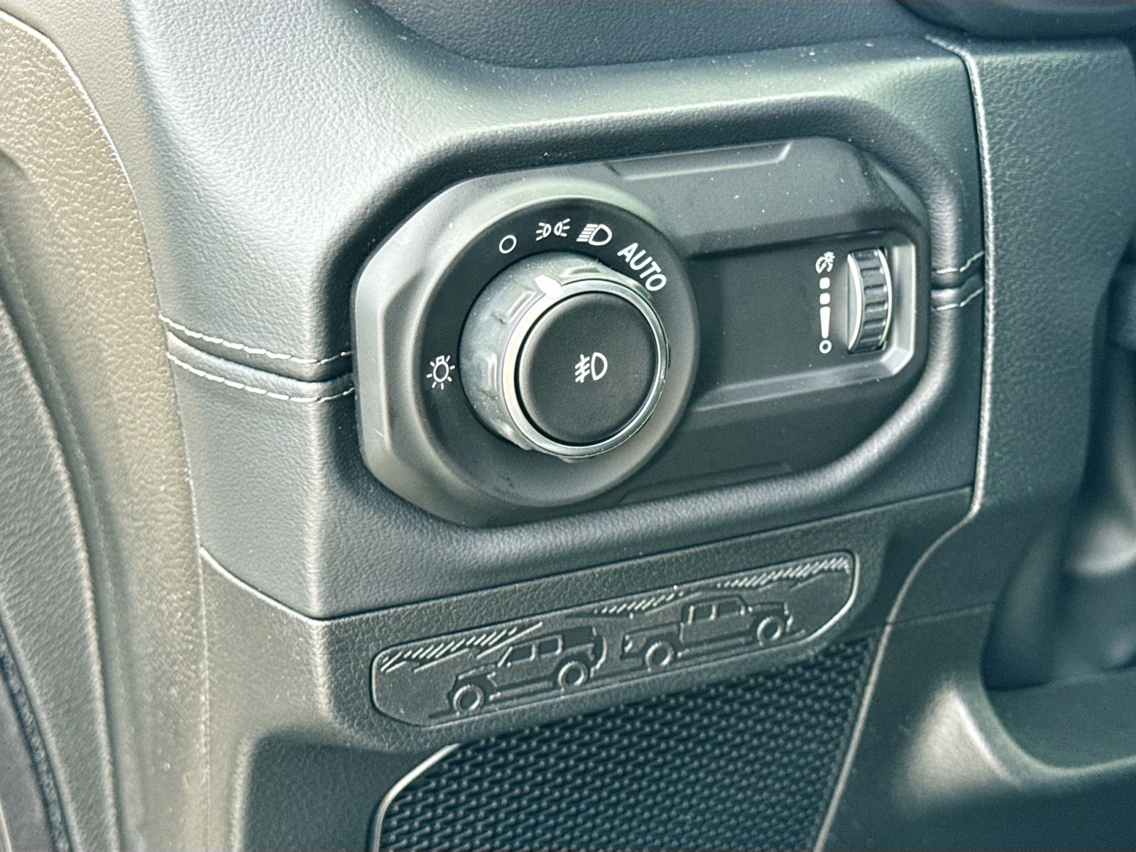 2025 Jeep Wrangler Sahara photo 10