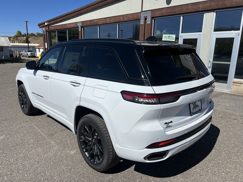 2025 Jeep Grand Cherokee Summit photo 2