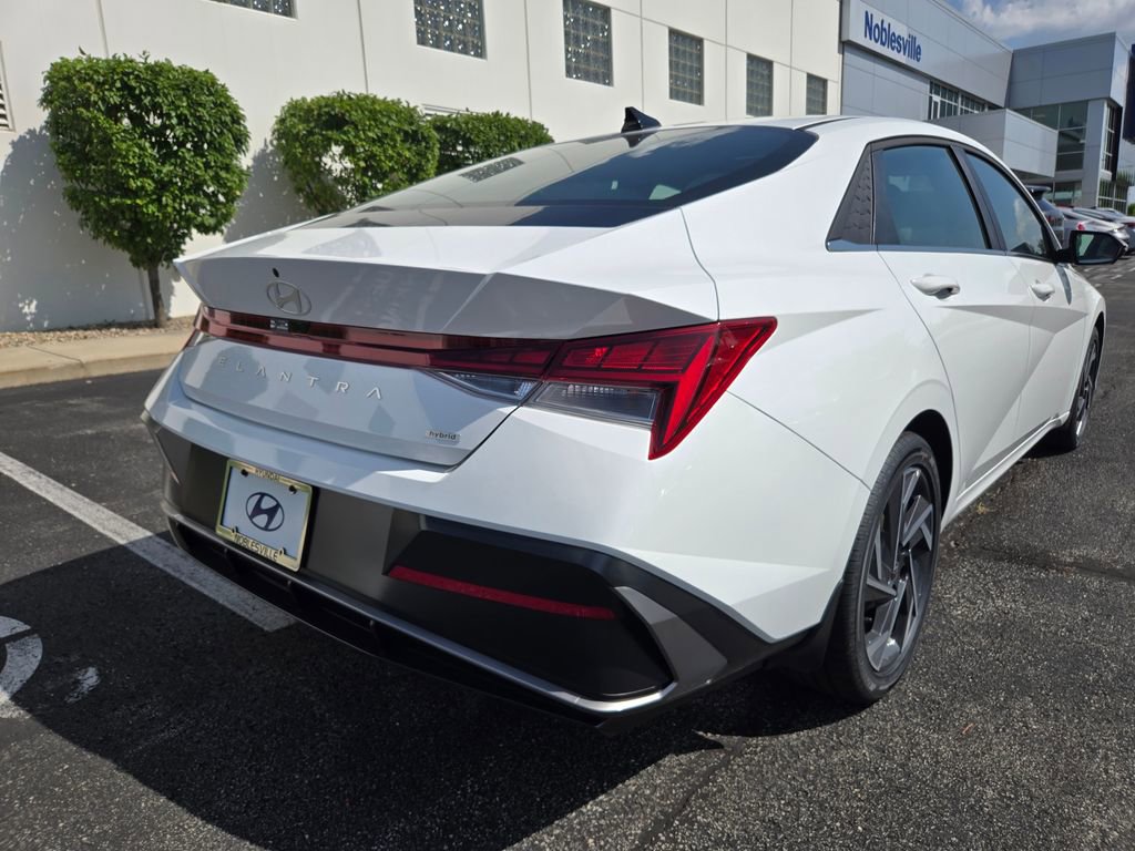 2025 Hyundai Elantra Hybrid Limited photo 4