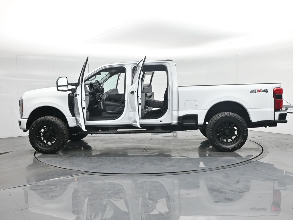 2025 Ford F-250 photo 30