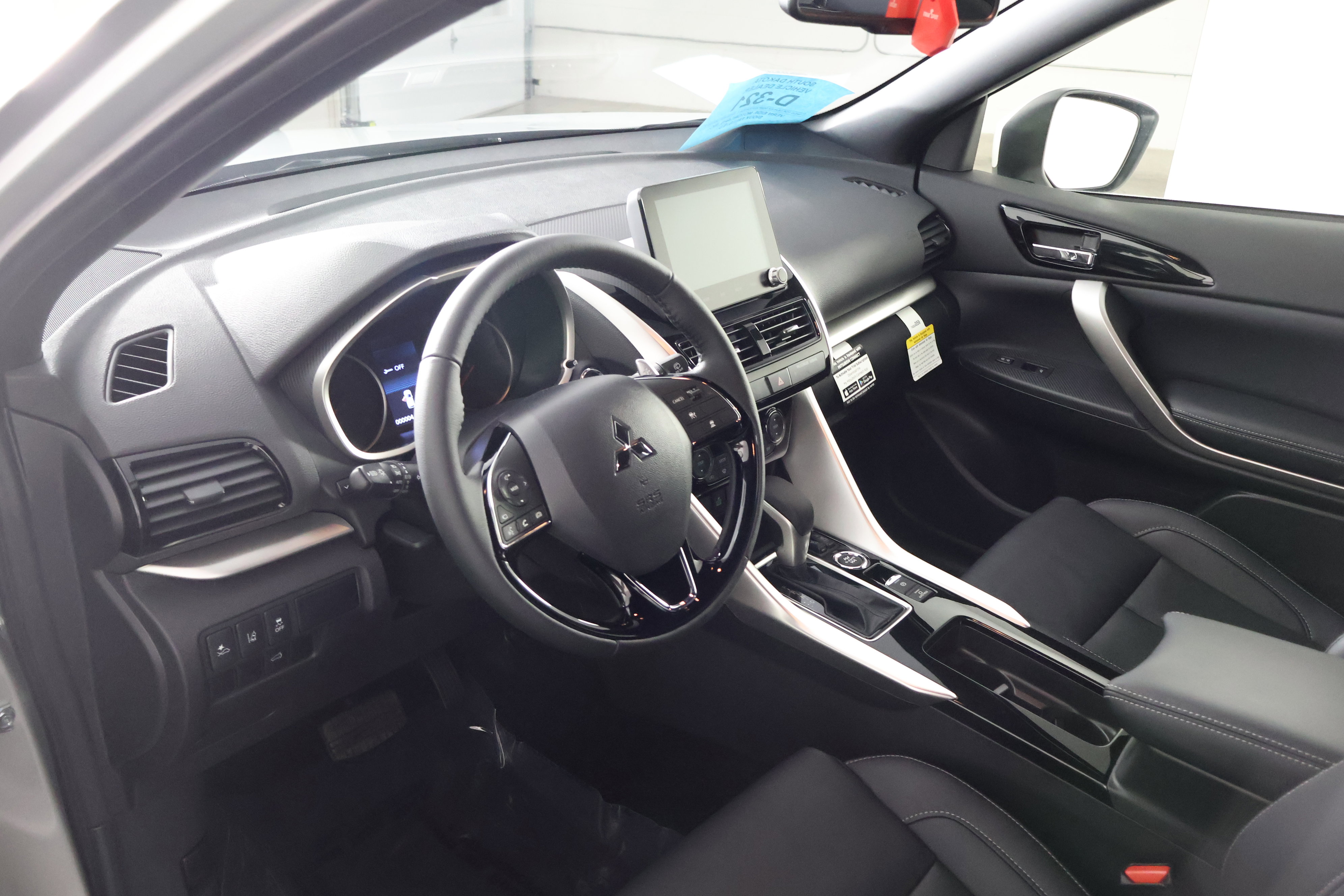 2025 Mitsubishi Eclipse Cross SEL photo 2