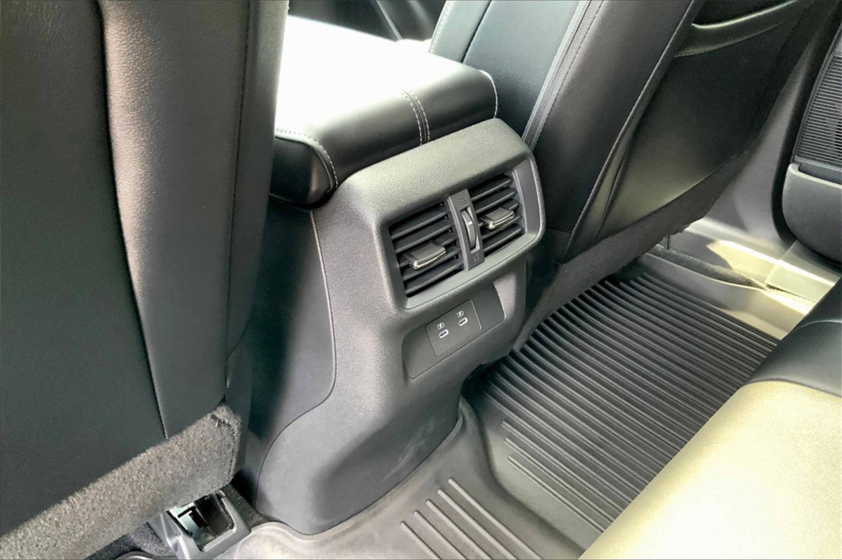 2025 Nissan Murano SL photo 13