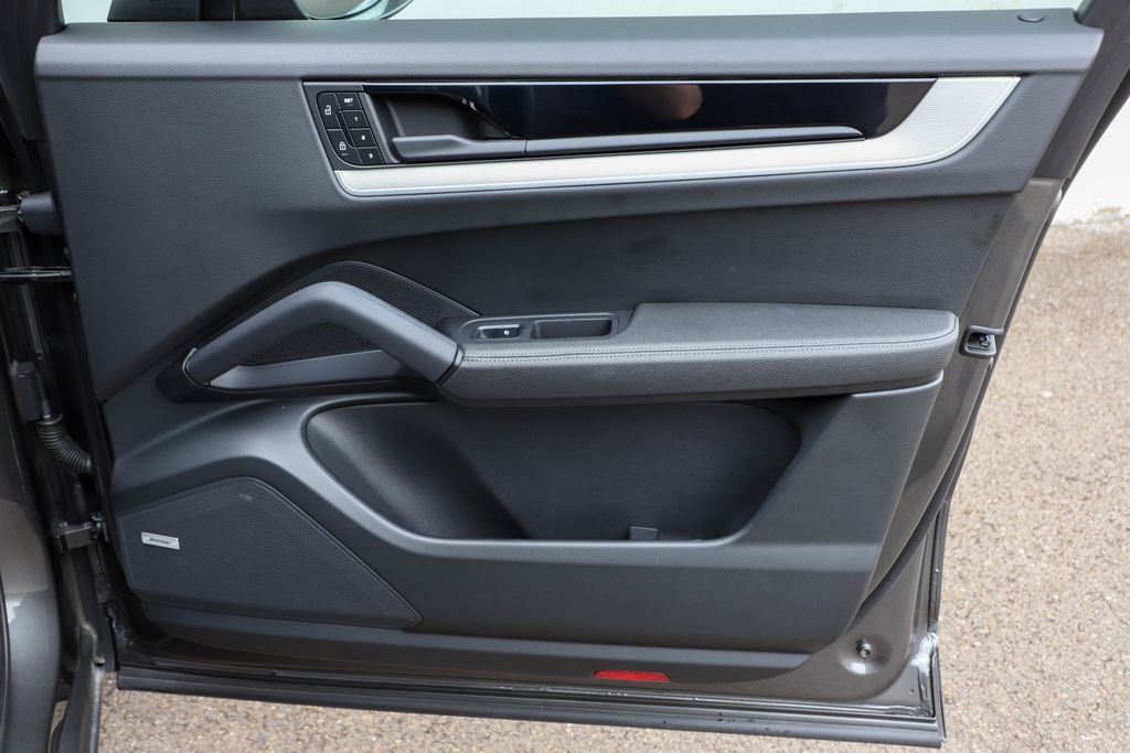 2024 Porsche Cayenne Coupe Base photo 34