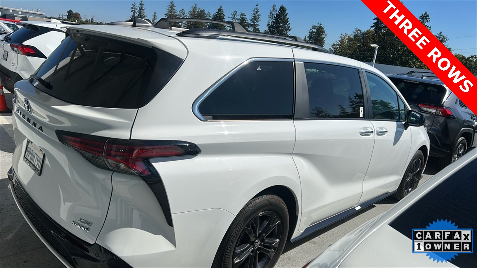2024 Toyota Sienna XSE photo 2