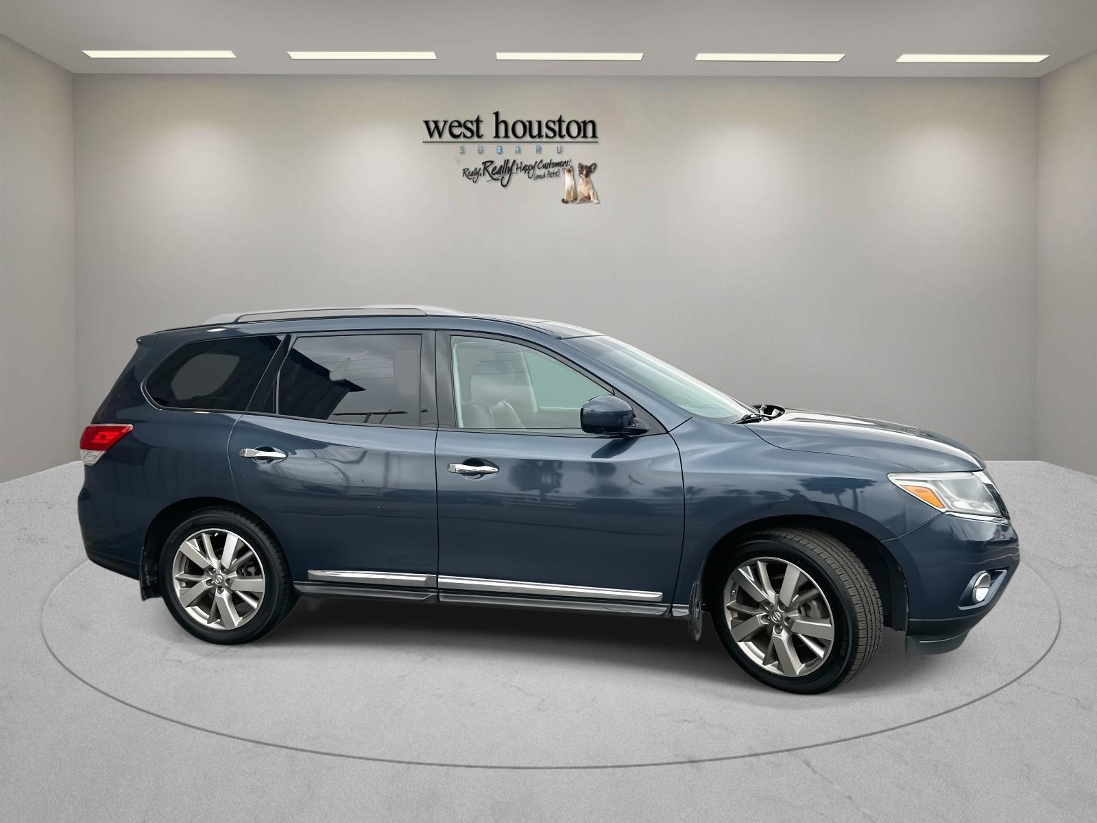 2016 Nissan Pathfinder Platinum photo 3