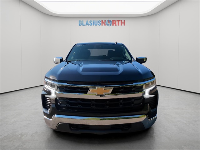 2022 Chevrolet Silverado 1500 LT photo 2