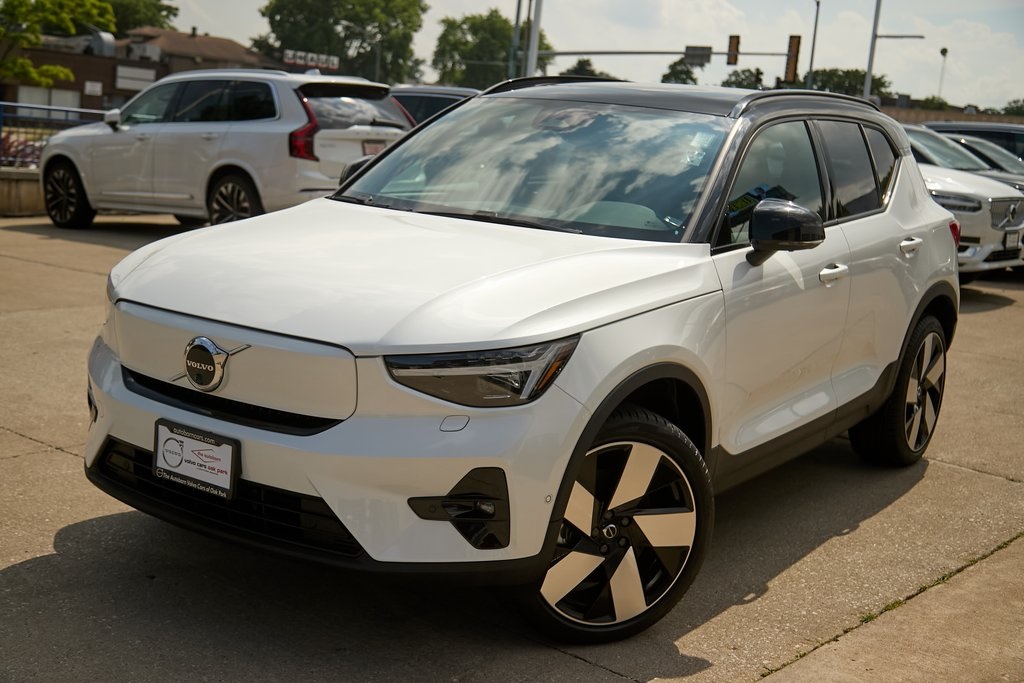 2023 VOLVO XC40 - Image 1