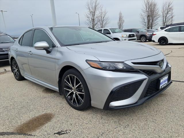 2023 Toyota Camry SE Nightshade's photo